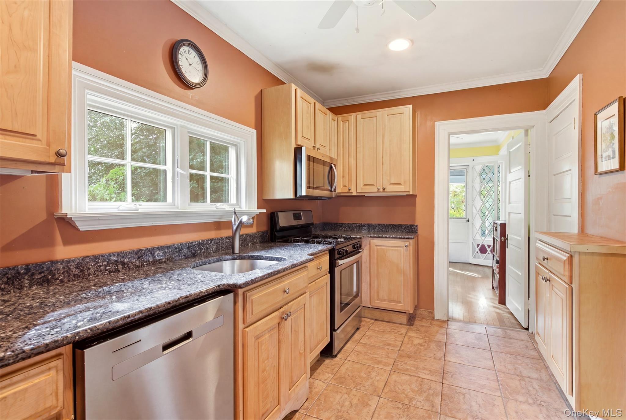 504 West Broadway Property Photo 9