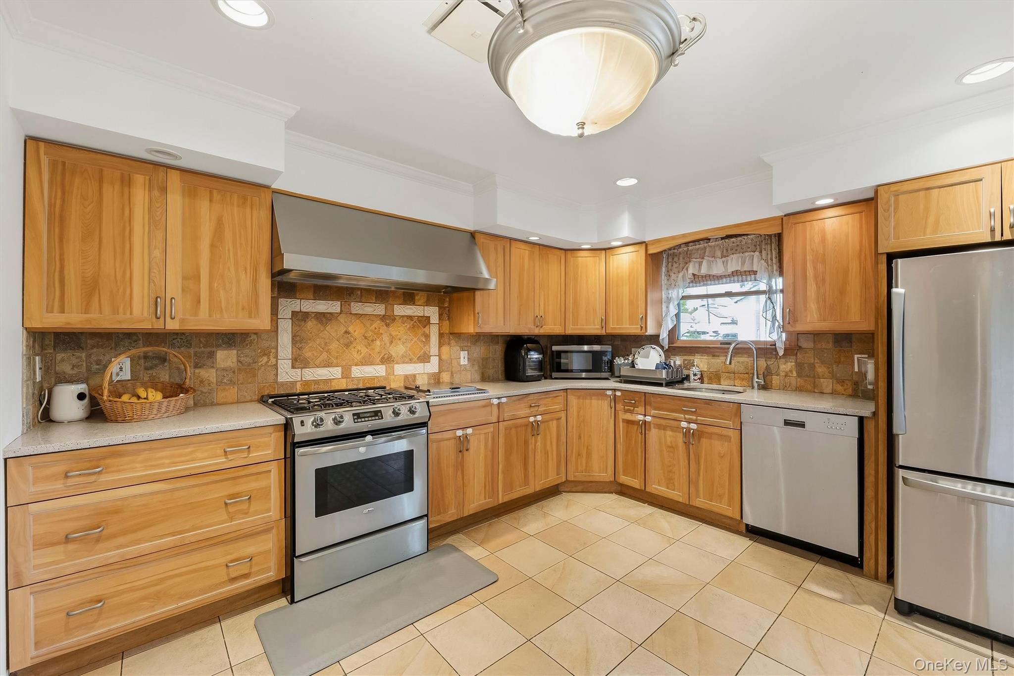 1 W Glen Avenue Property Photo 9