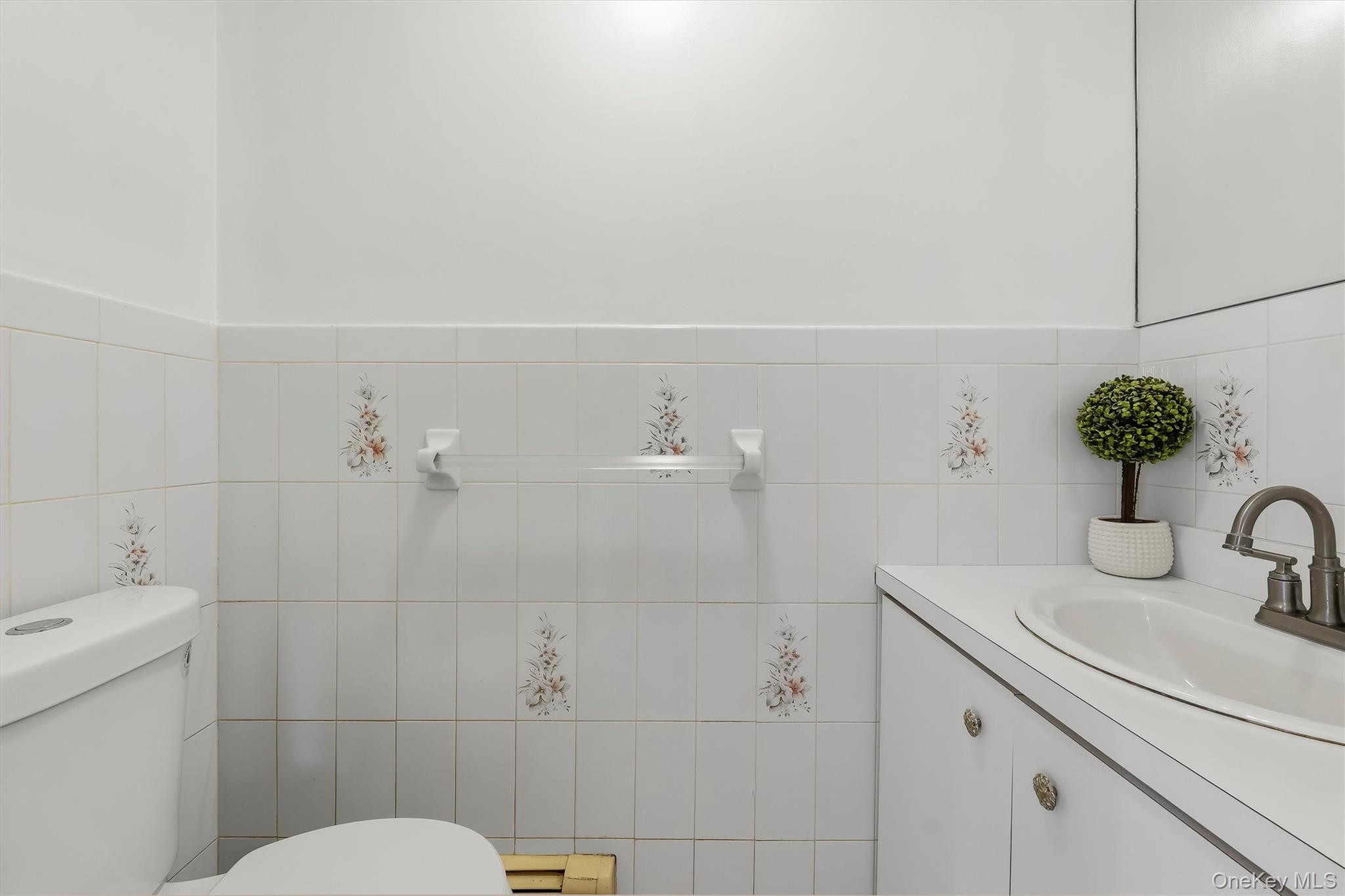 1 W Glen Avenue Property Photo 13