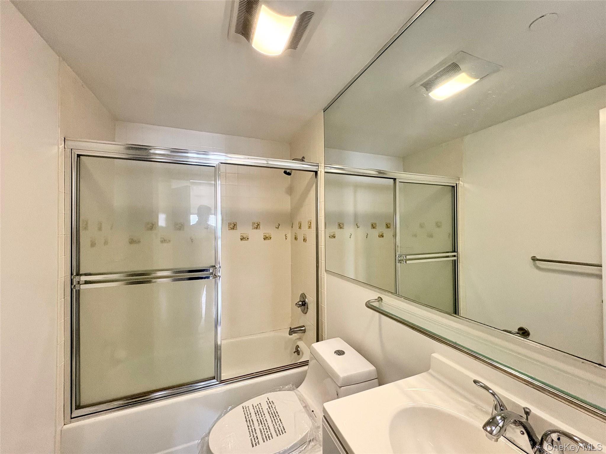 100 Cuttermill Road 3h Property Photo 8