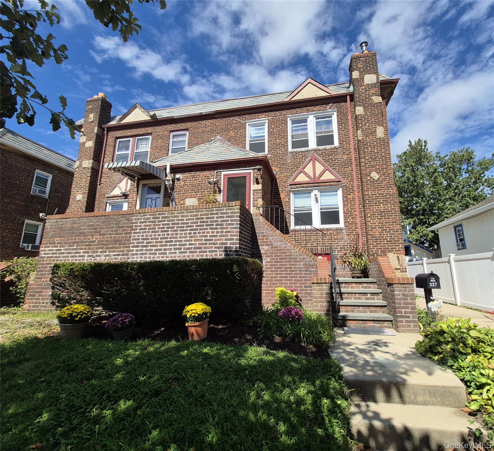 327 E Pine Street Property Photo 1