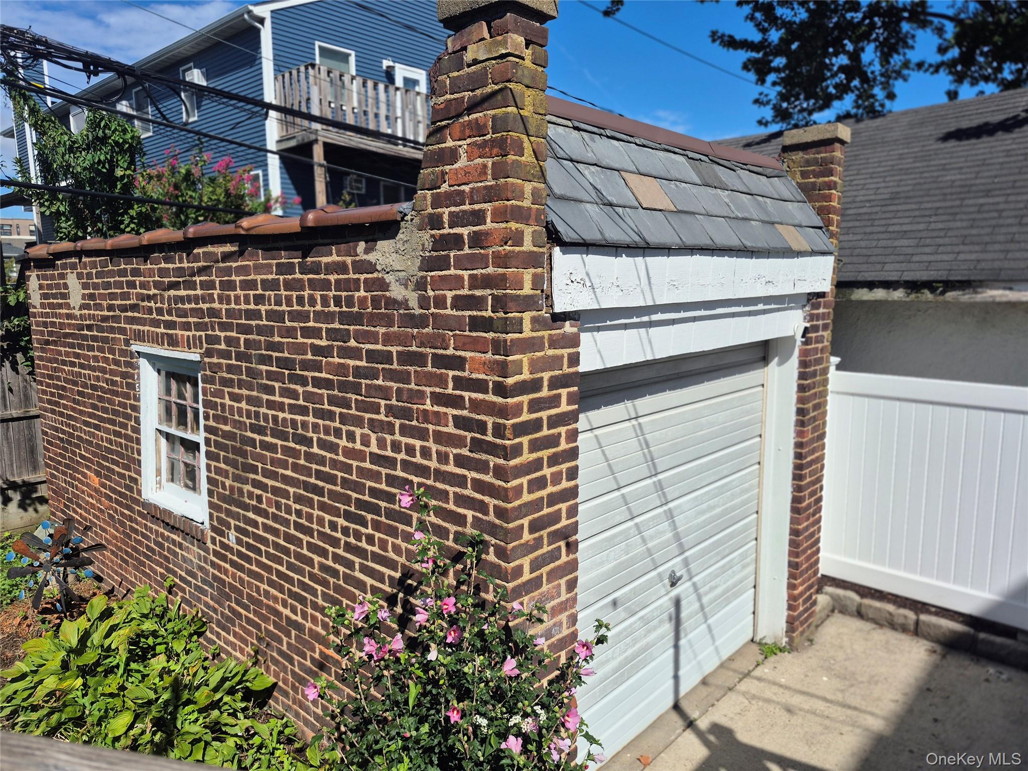 327 E Pine Street Property Photo 15