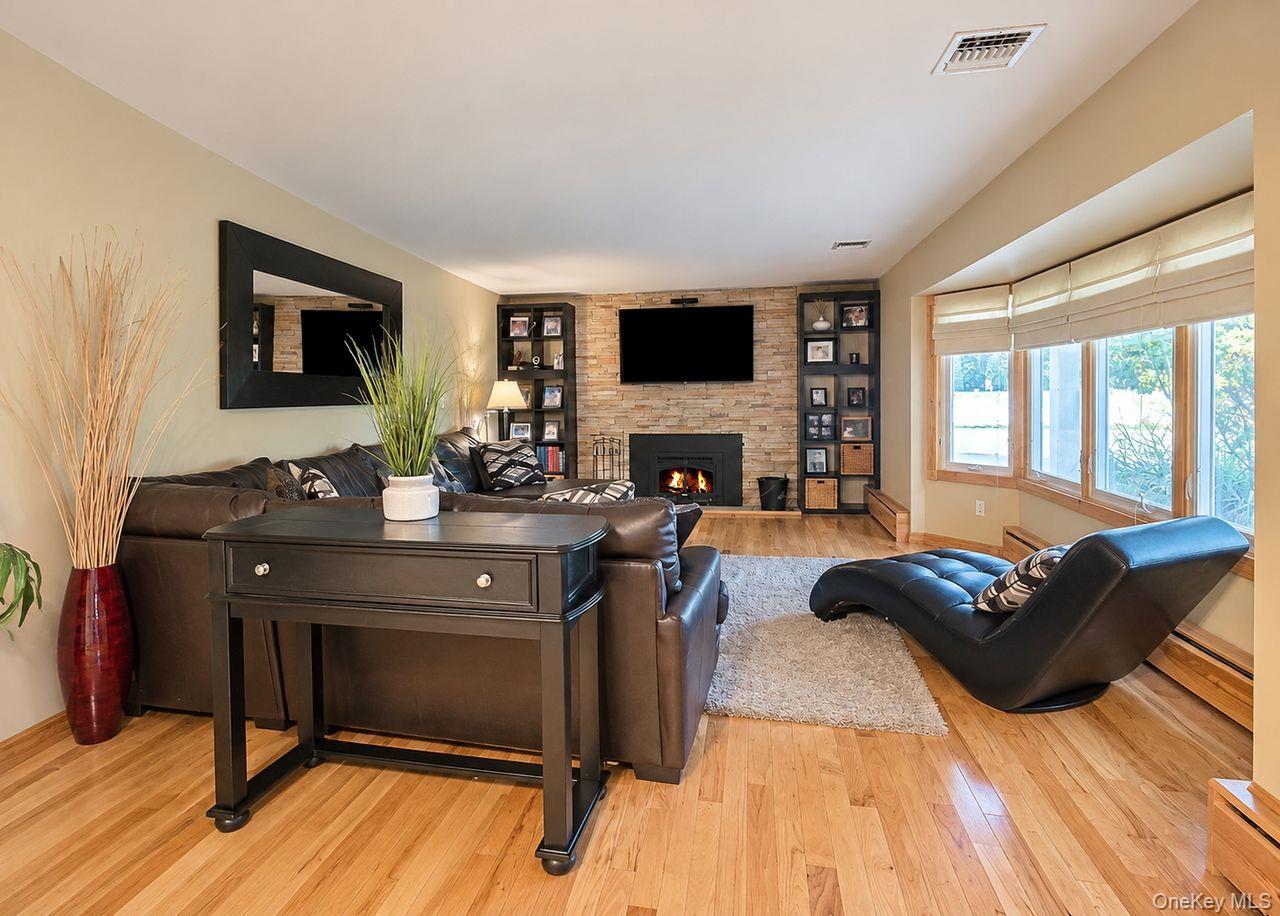 14 Seabrook Lane Property Photo 4