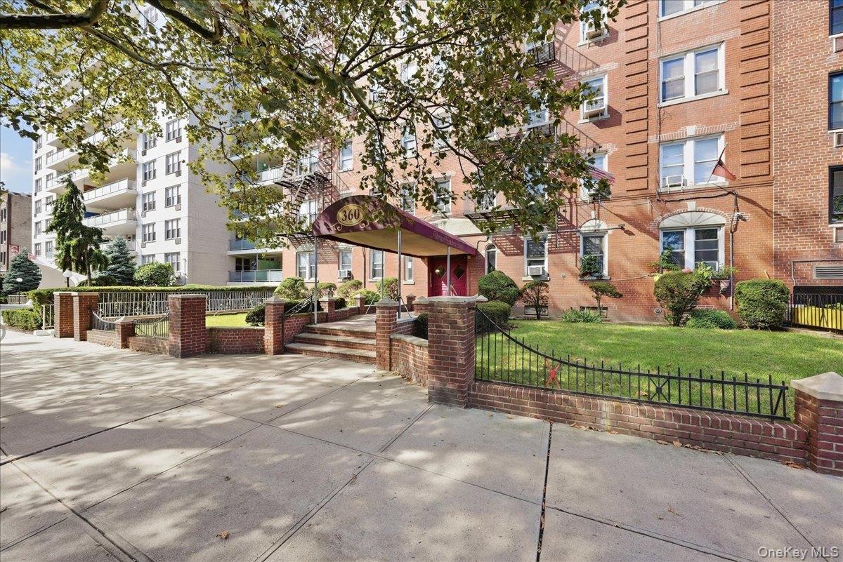 360 Ocean Parkway 5g Property Photo 3
