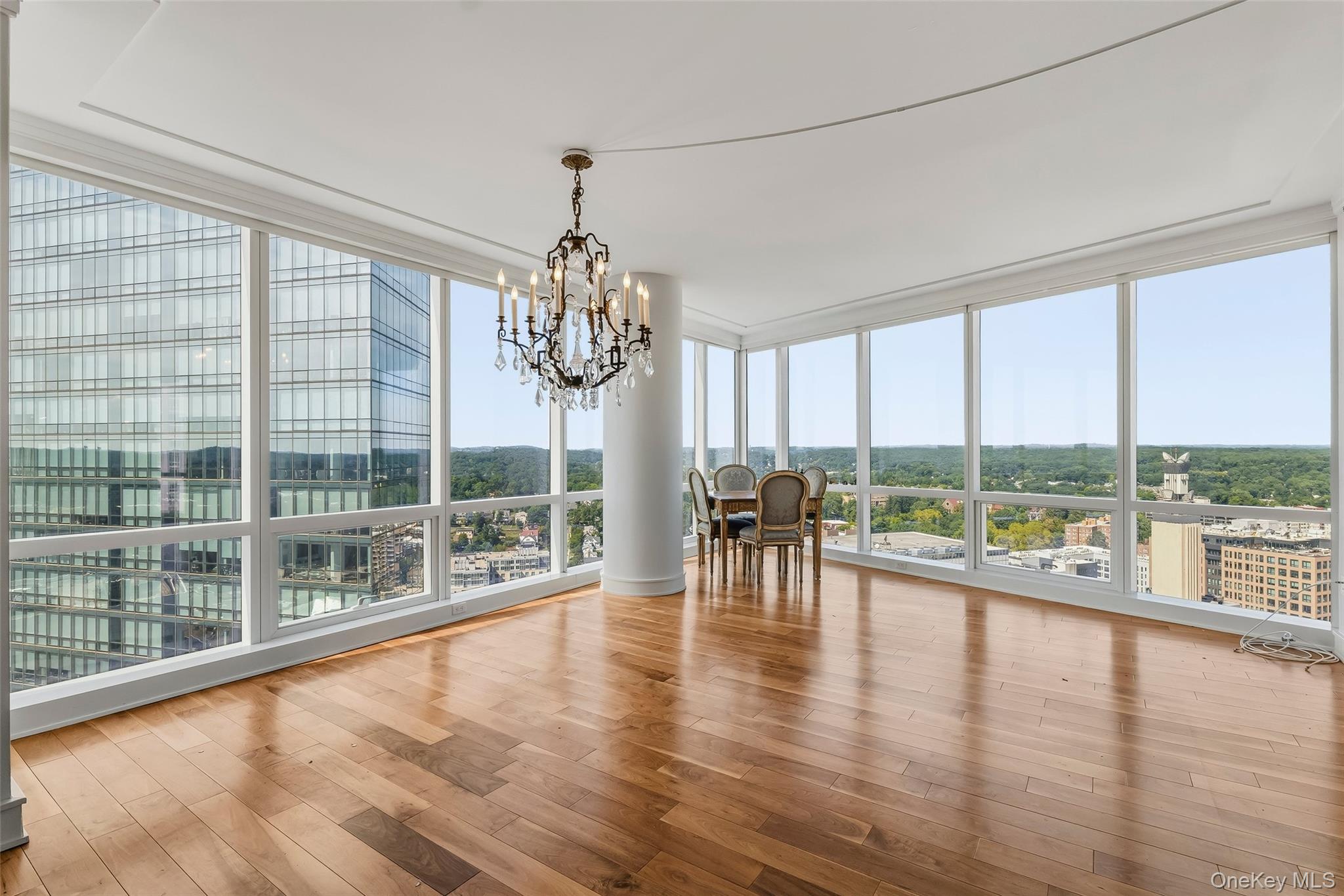 1 Renaissance Square V6g Property Photo 3