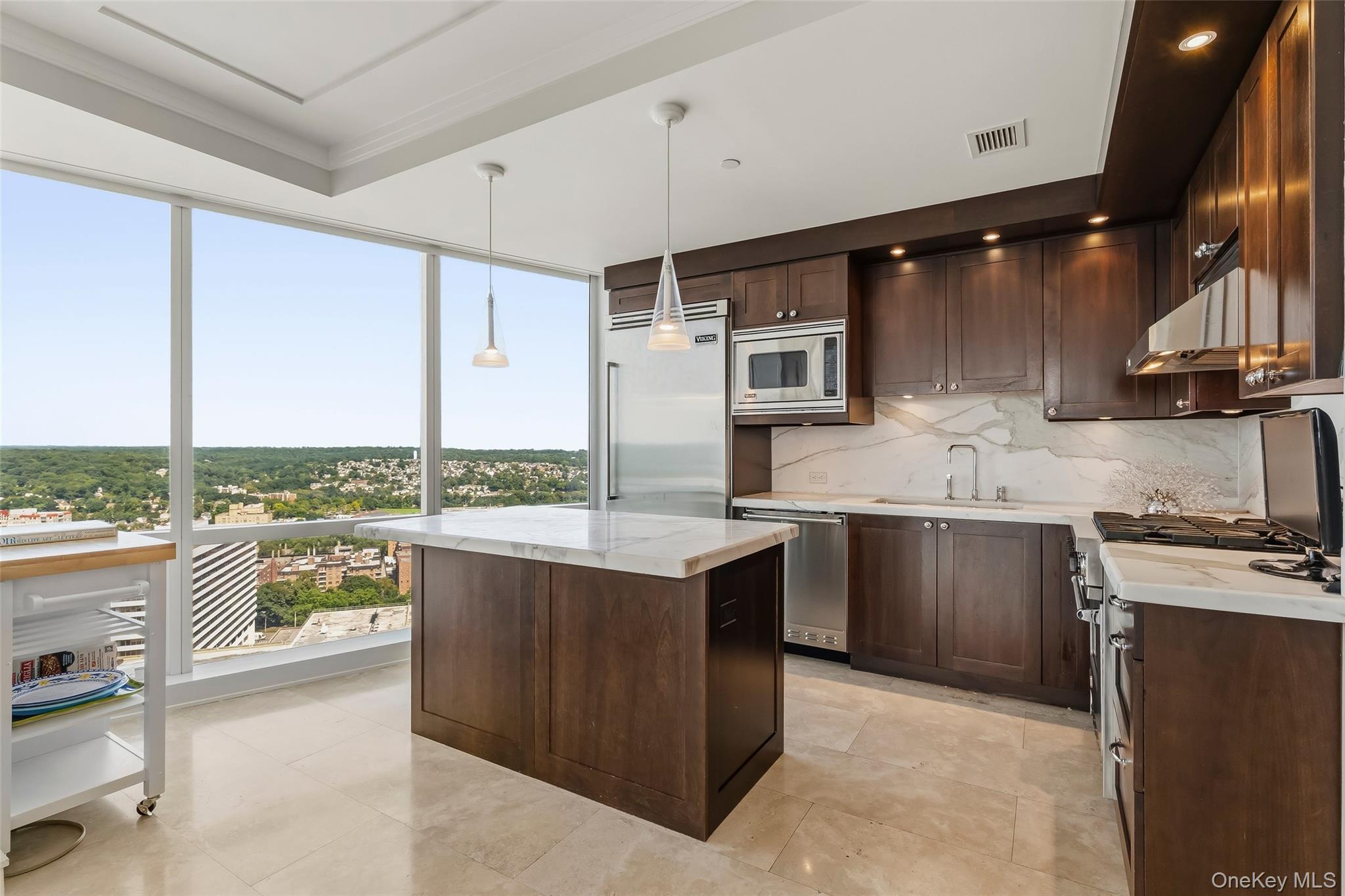 1 Renaissance Square V6g Property Photo 4