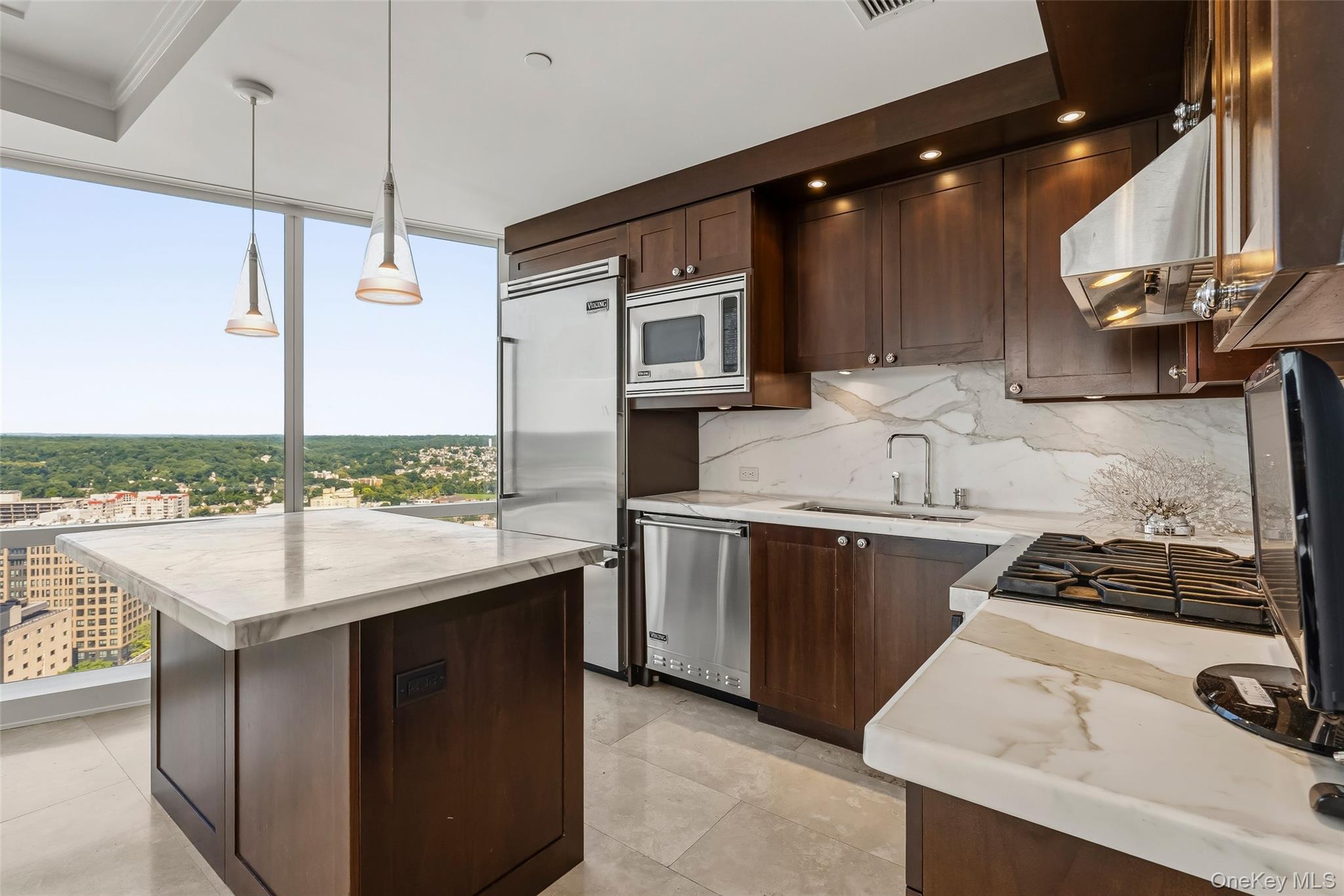 1 Renaissance Square V6g Property Photo 5