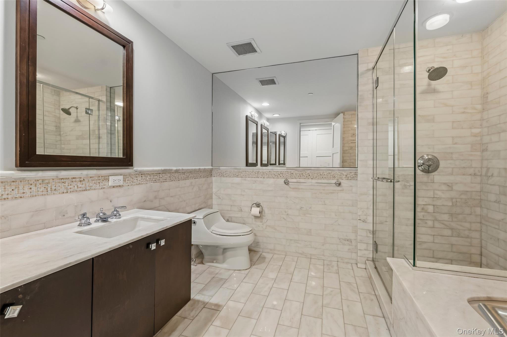 1 Renaissance Square V6g Property Photo 8