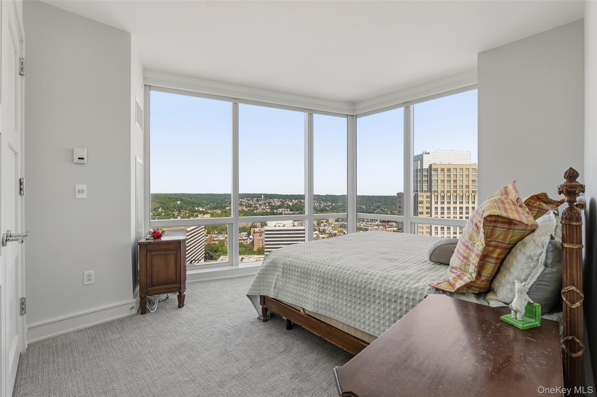 1 Renaissance Square V6g Property Photo 12