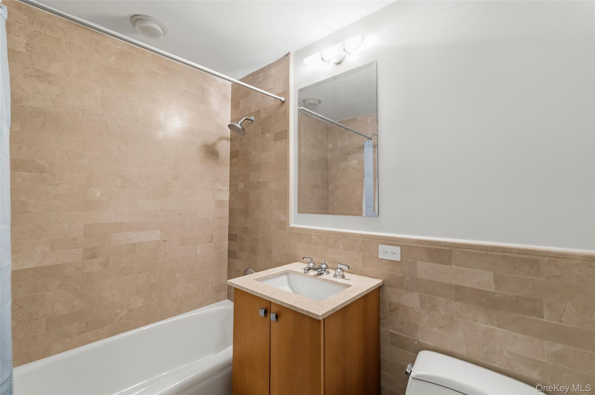 1 Renaissance Square V6g Property Photo 13