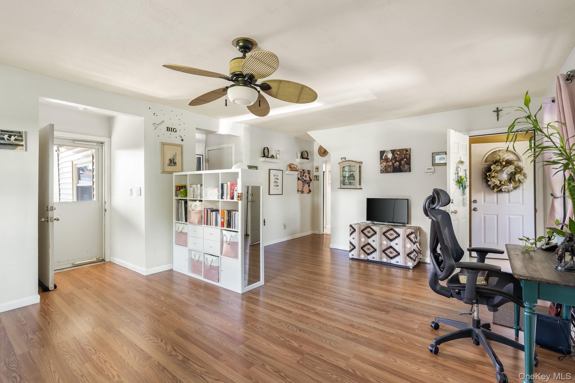 1647 Straight Path Property Photo 4