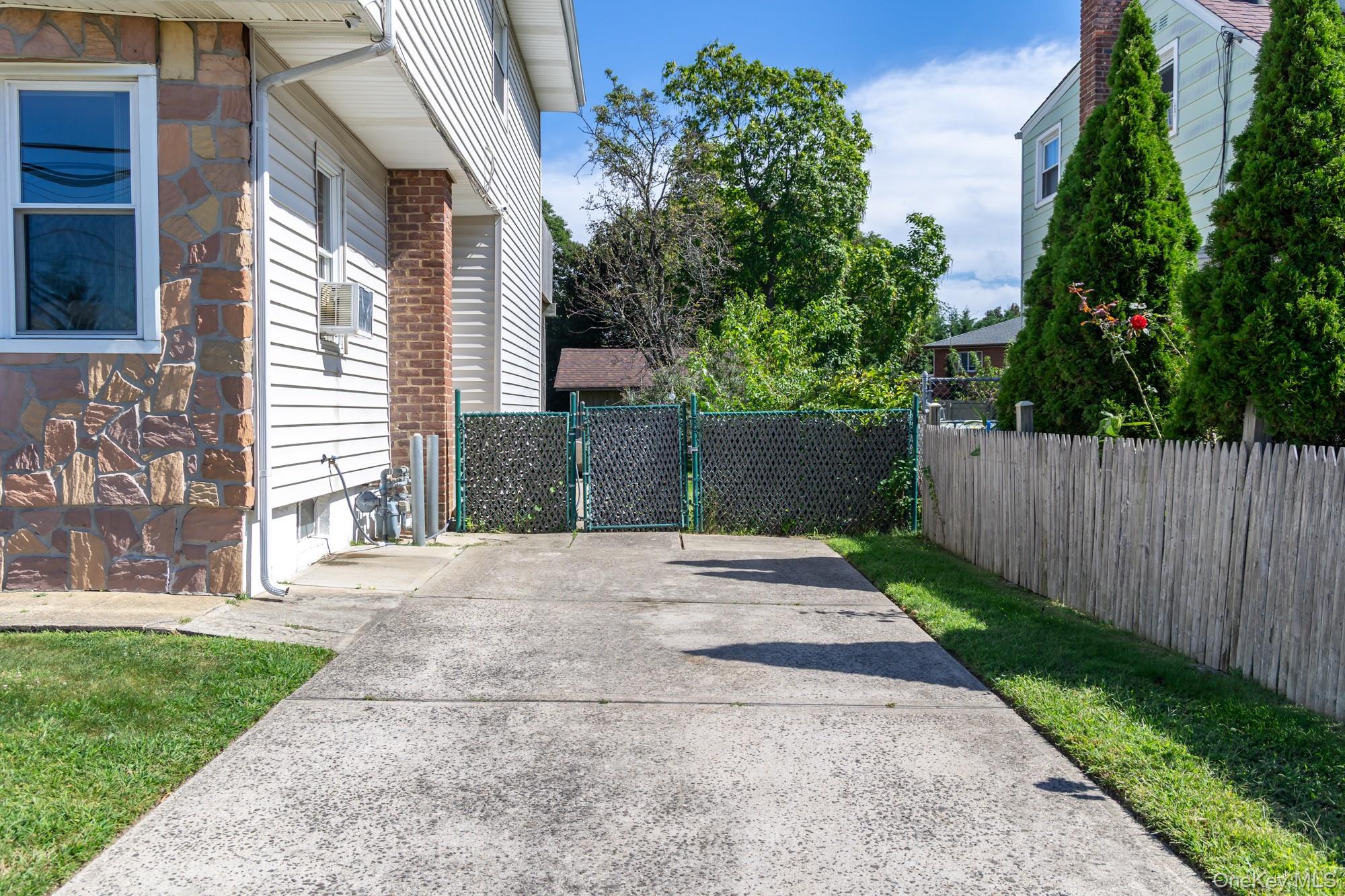 1647 Straight Path Property Photo 28