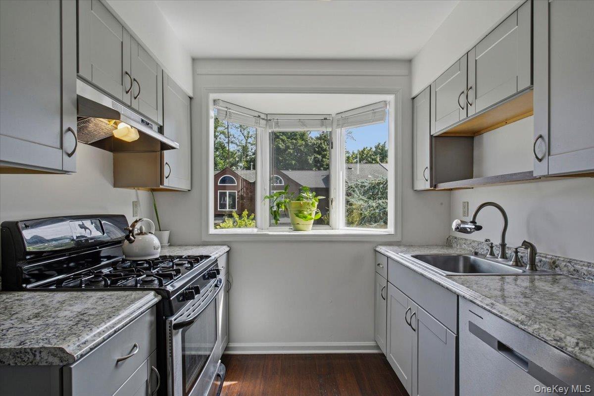 13 Knoll View Property Photo 3