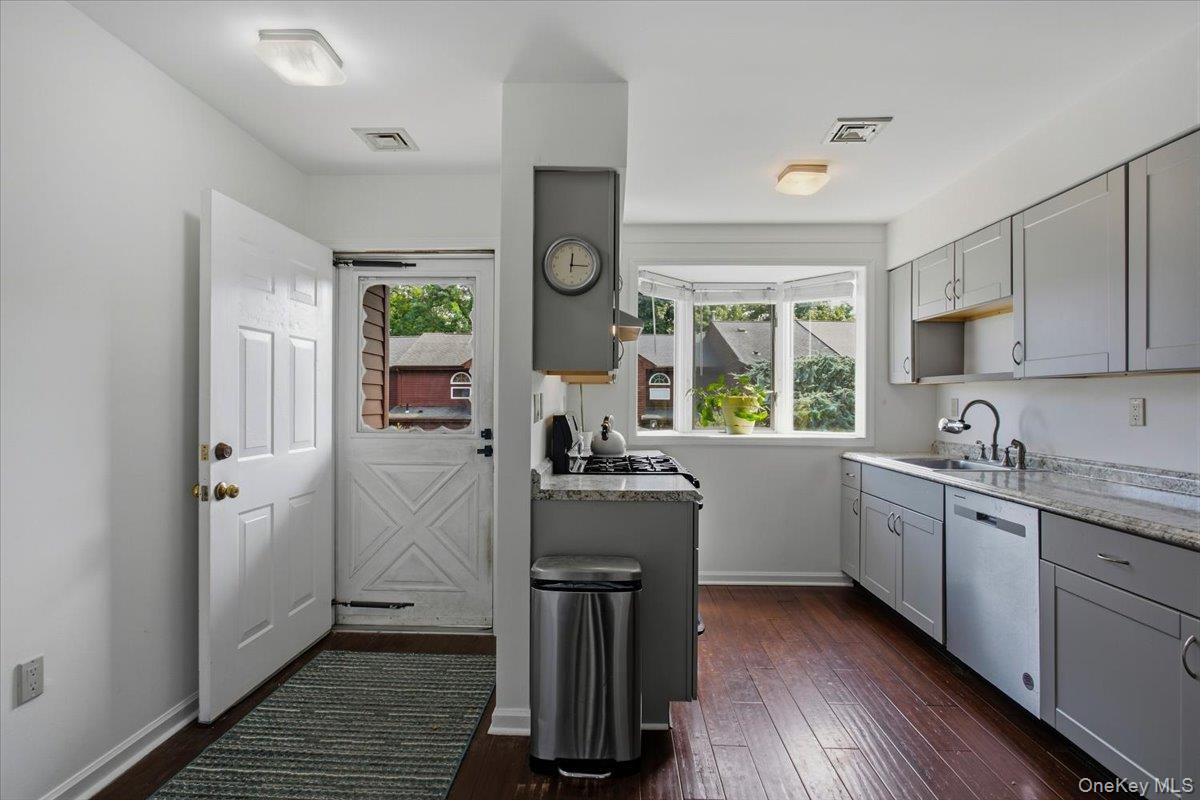 13 Knoll View Property Photo 4