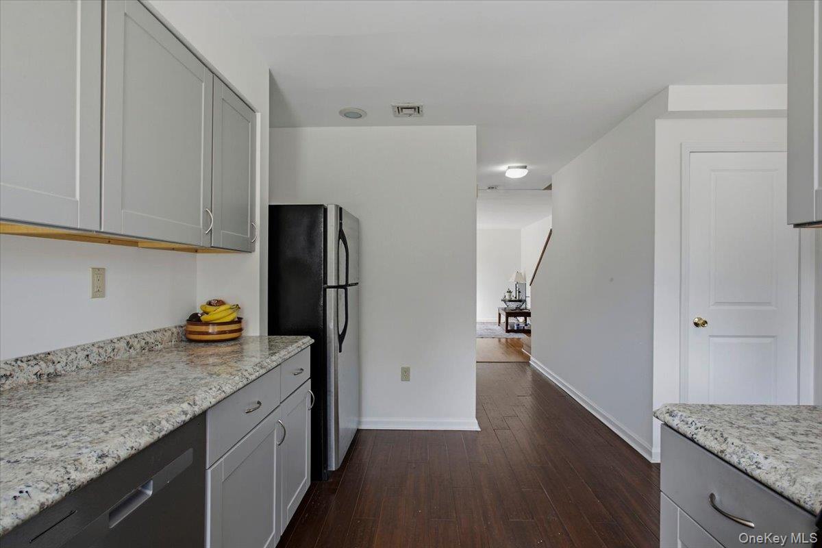 13 Knoll View Property Photo 5