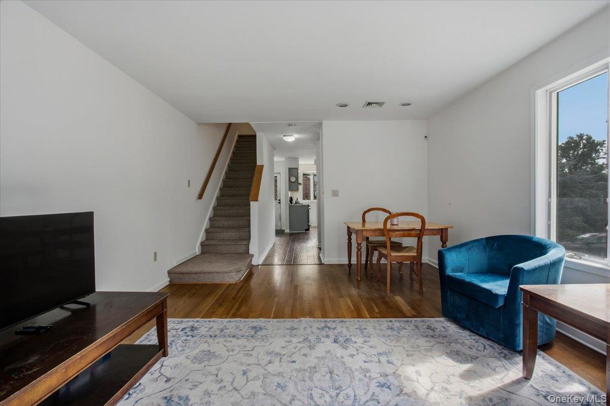 13 Knoll View Property Photo 8