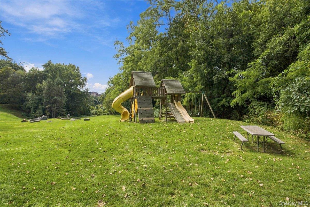 13 Knoll View Property Photo 20