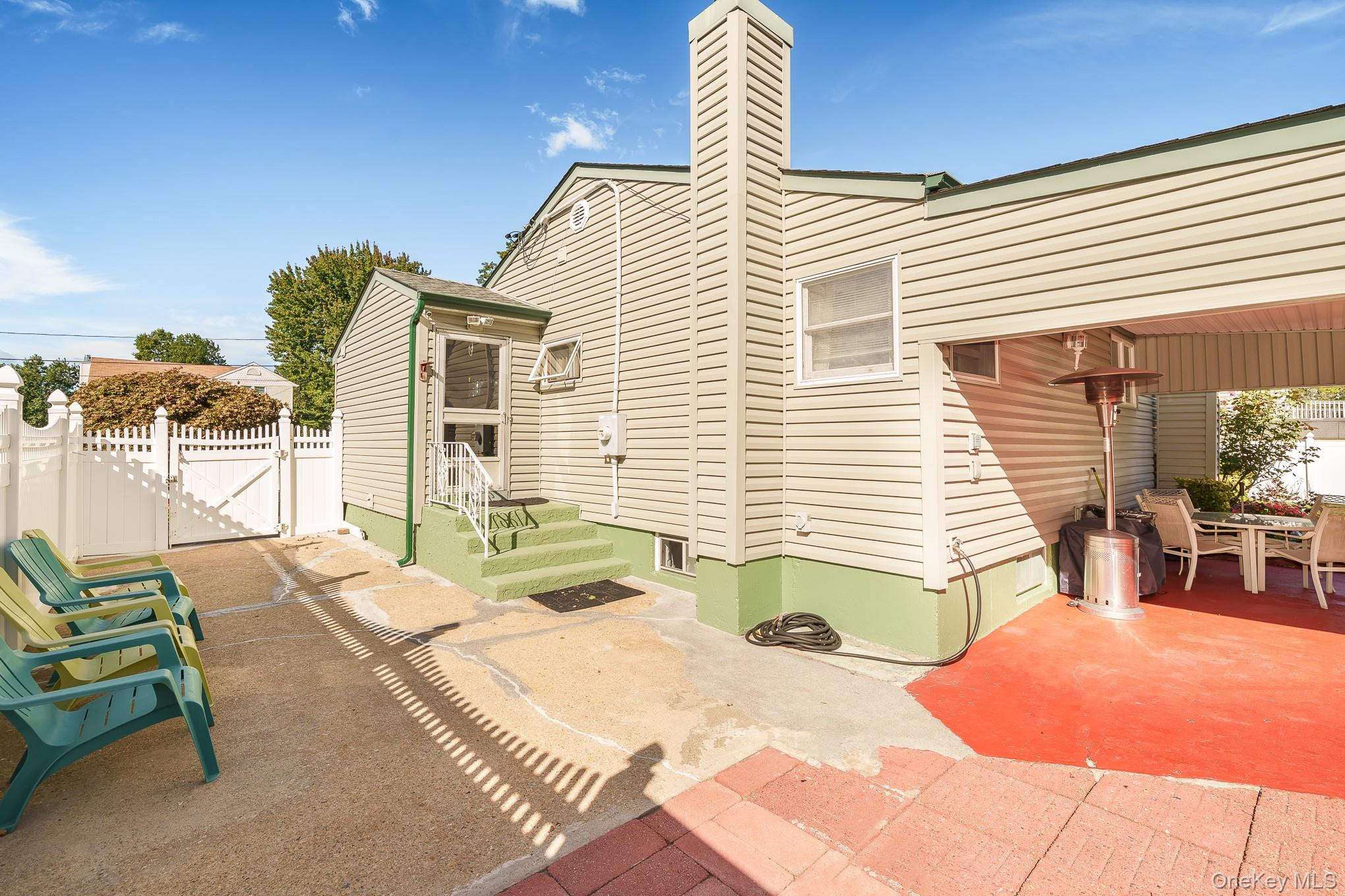 22 W Willow Street Property Photo 4