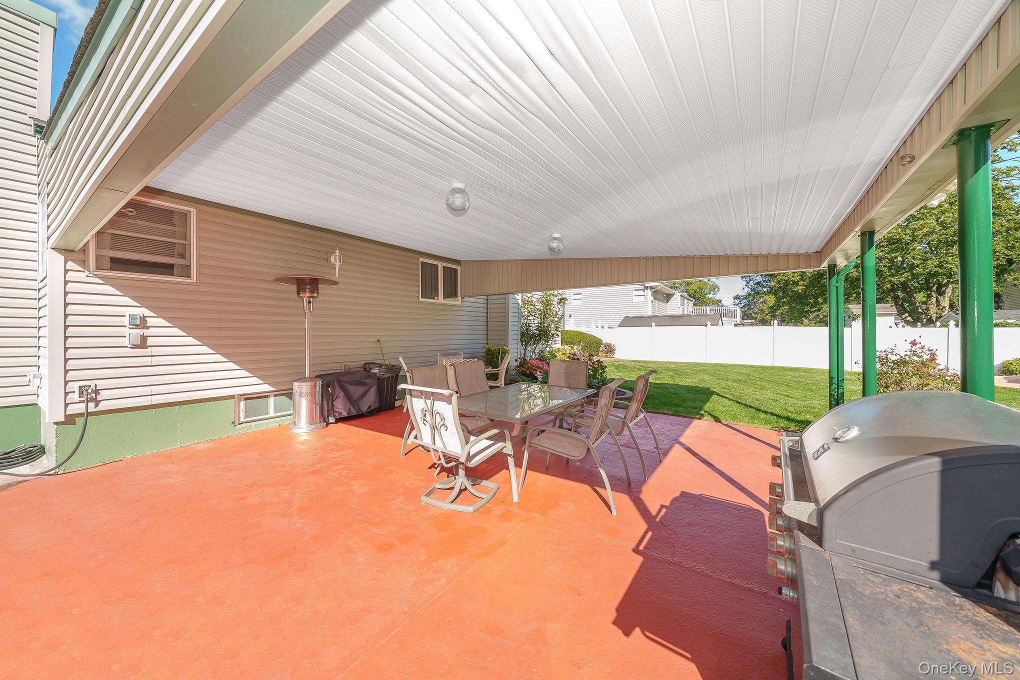 22 W Willow Street Property Photo 5
