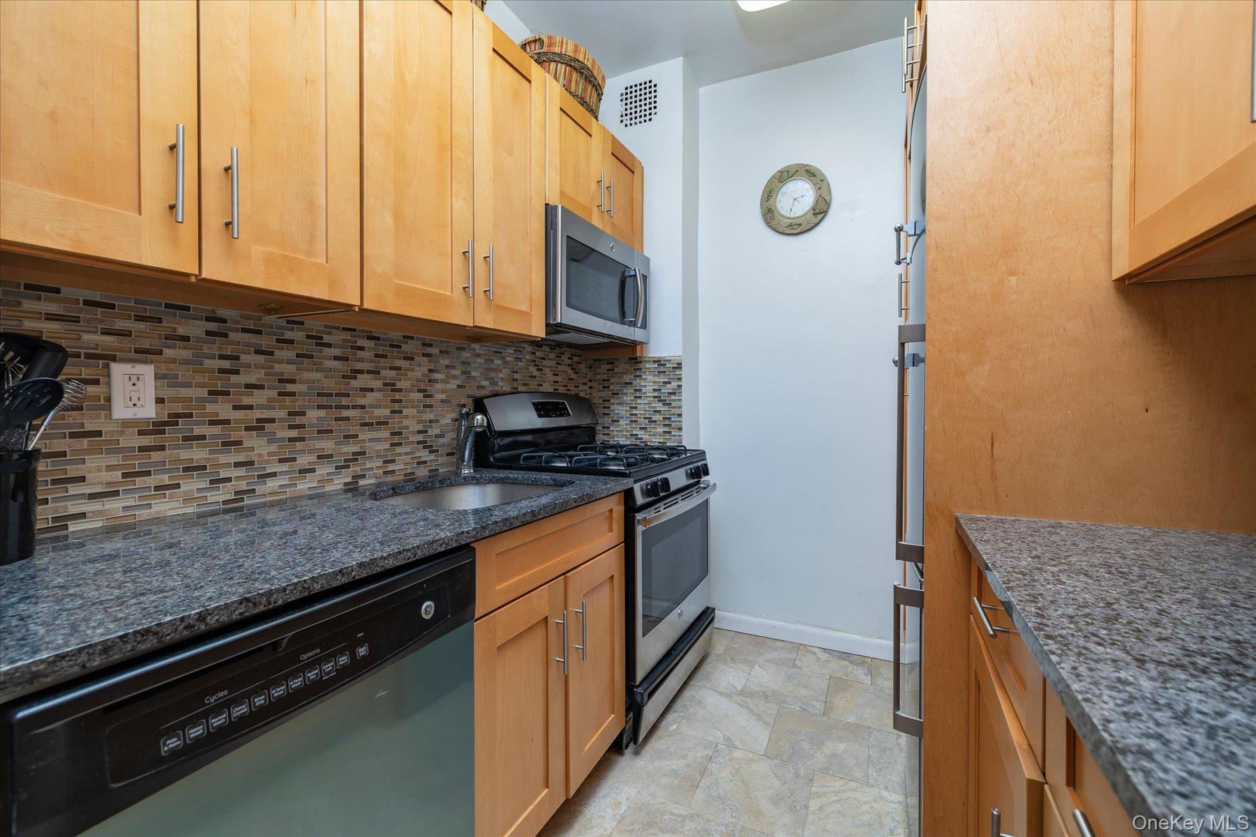 55 Lenox Road 1-k Property Photo 10