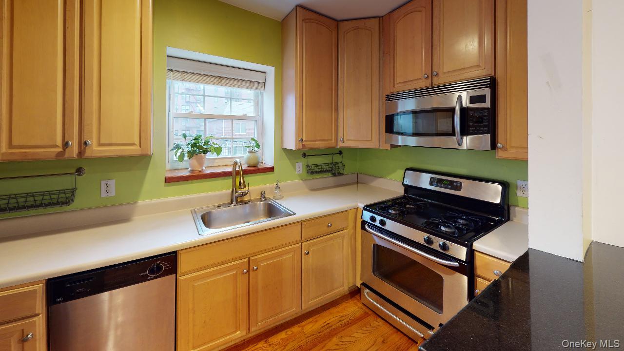67-08 Exeter Street 2 Property Photo 8