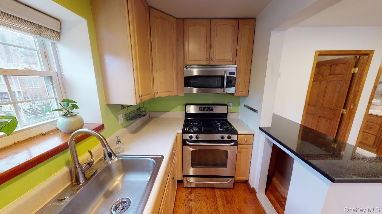 67-08 Exeter Street 2 Property Photo 10