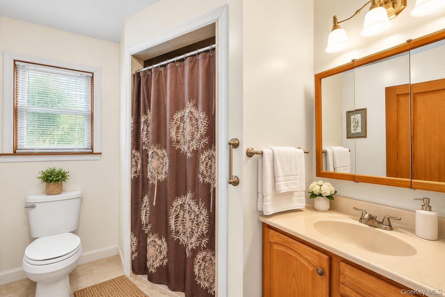270 Pequash Avenue Property Photo 12