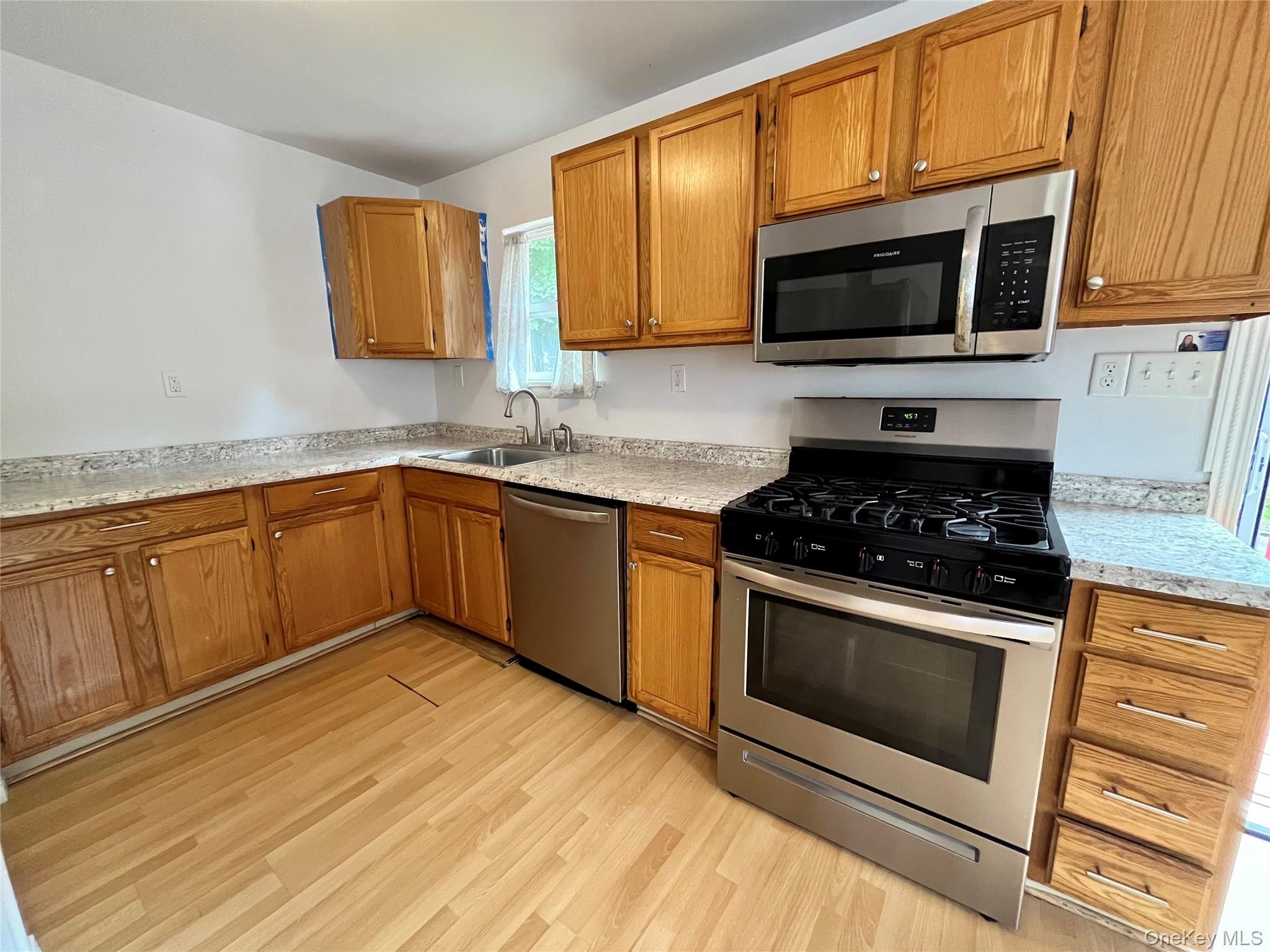 29 Genung Street Property Photo 5