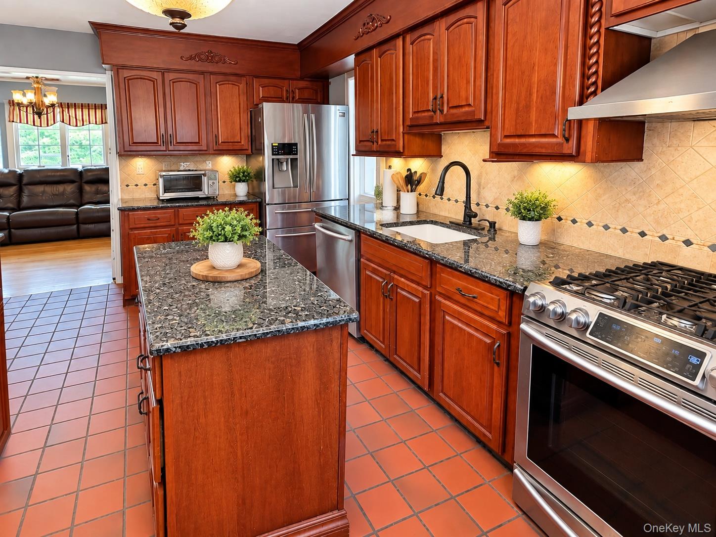 12 Cayuga Avenue Property Photo 7