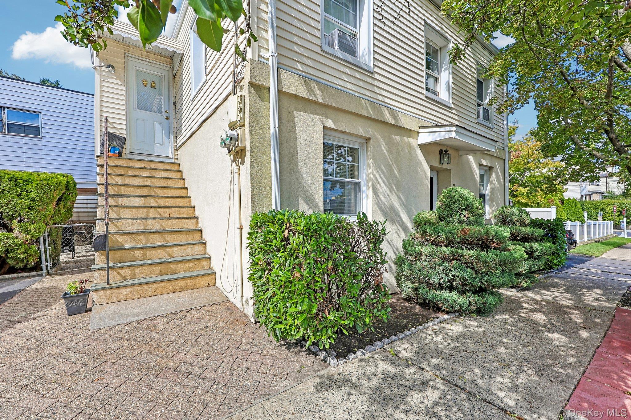 10 4th Street Property Photo 2