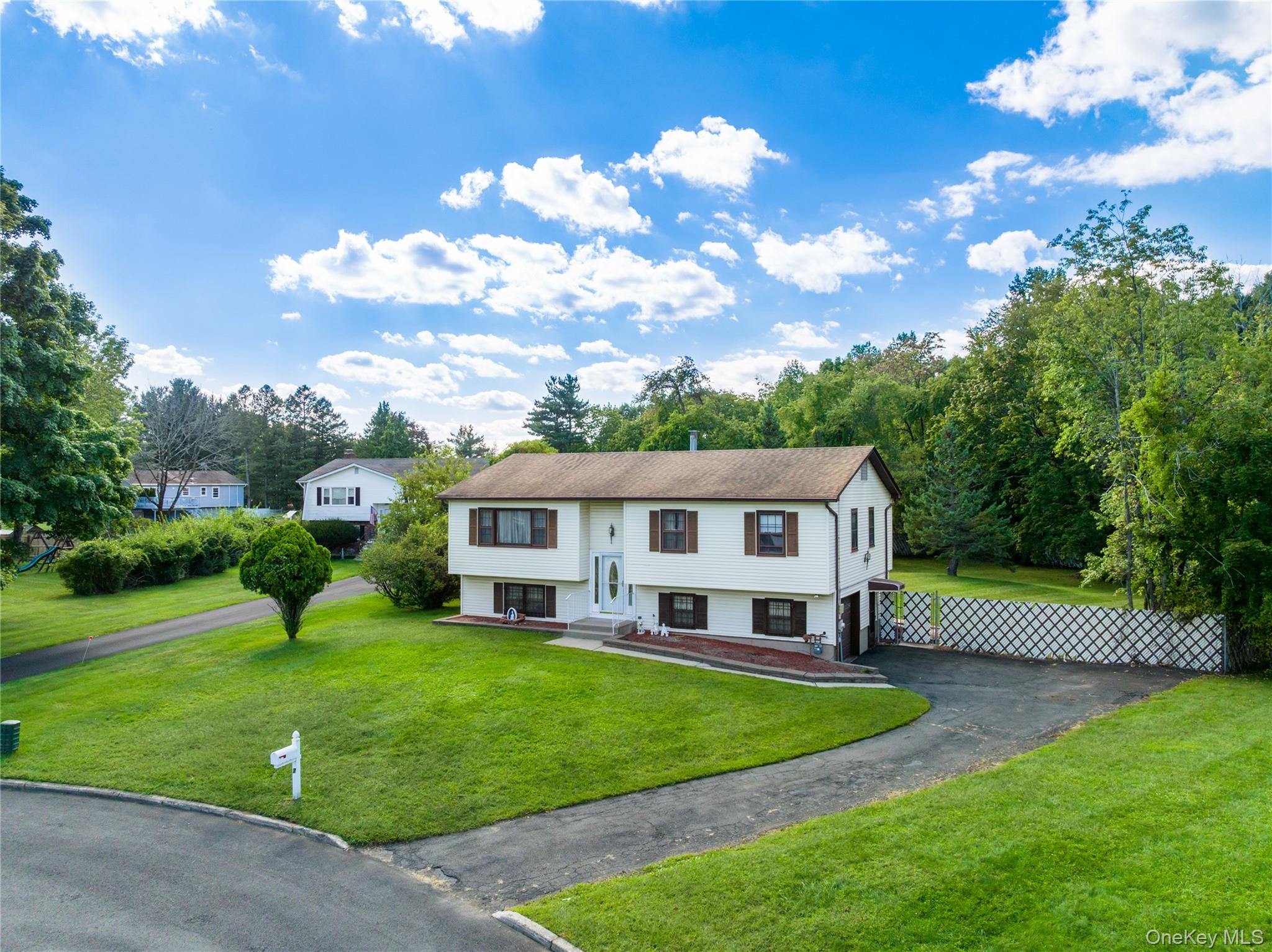 7 Roxbury Court Property Photo 1
