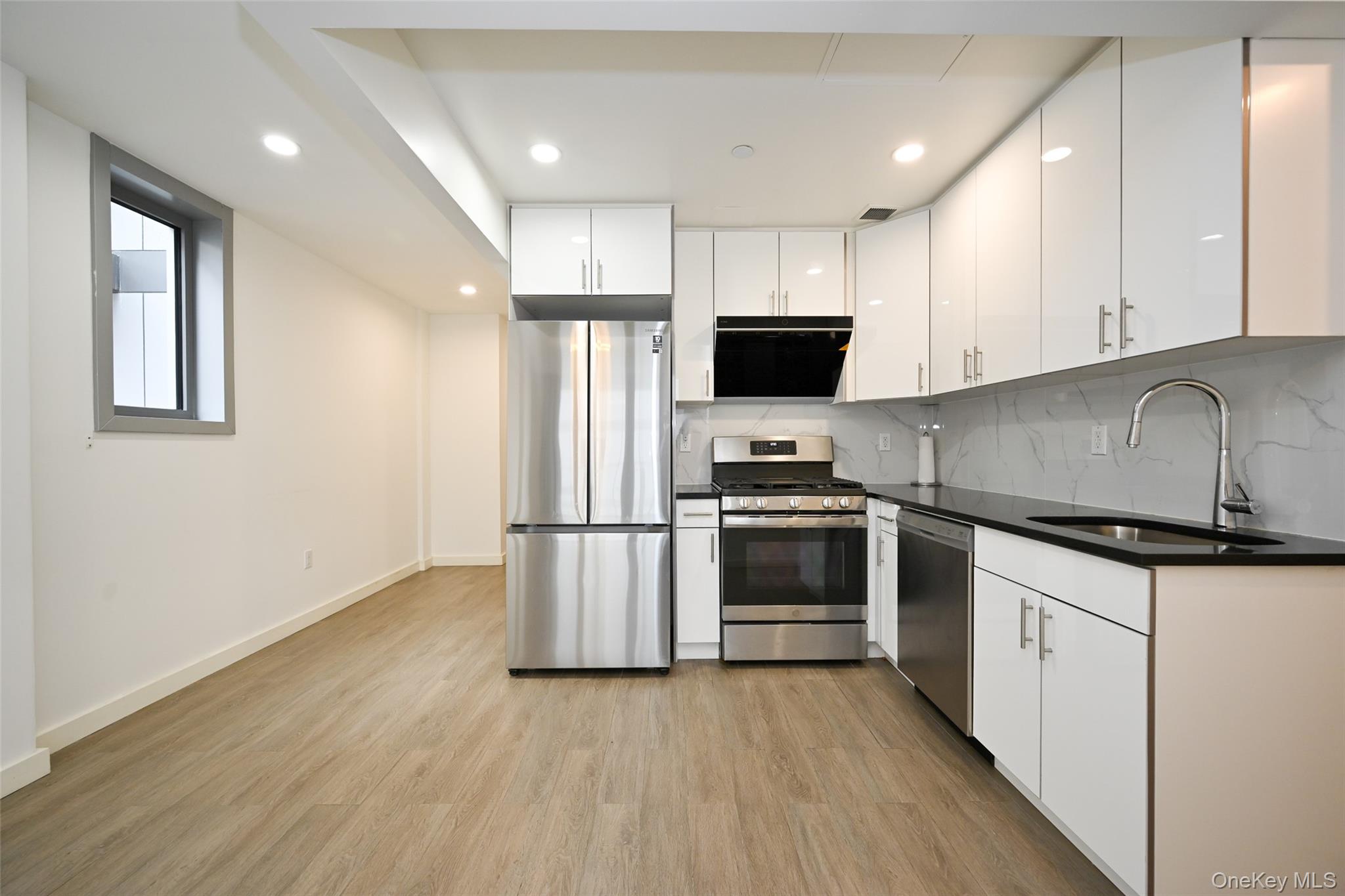 144-27 Sanford Avenue 5k Property Photo 8