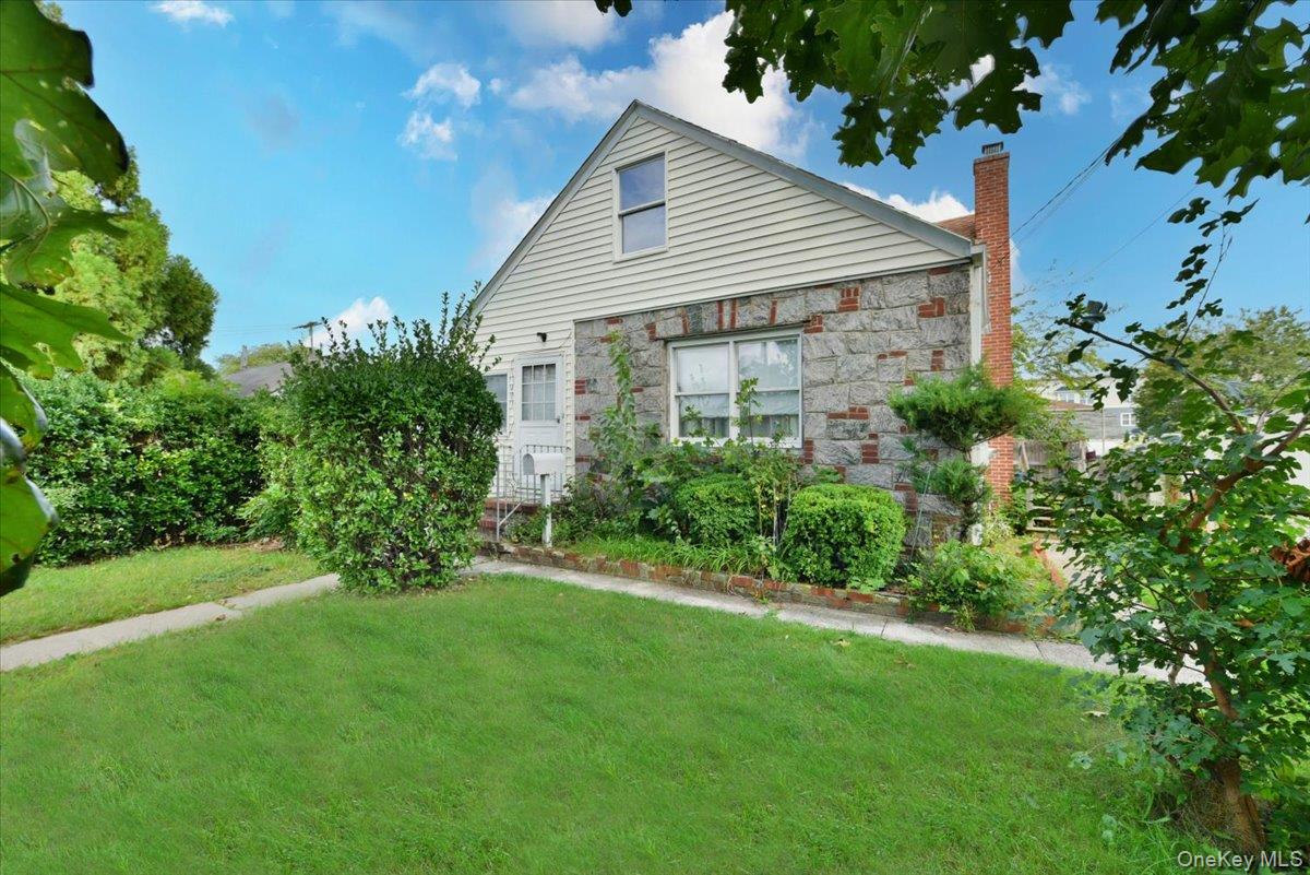 403 Oak Street Property Photo 4