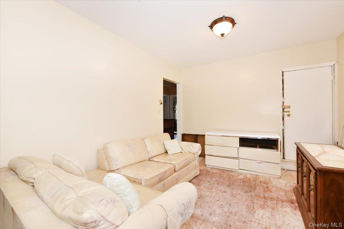 403 Oak Street Property Photo 7