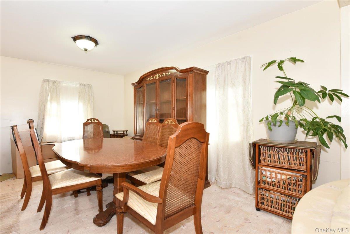 403 Oak Street Property Photo 8