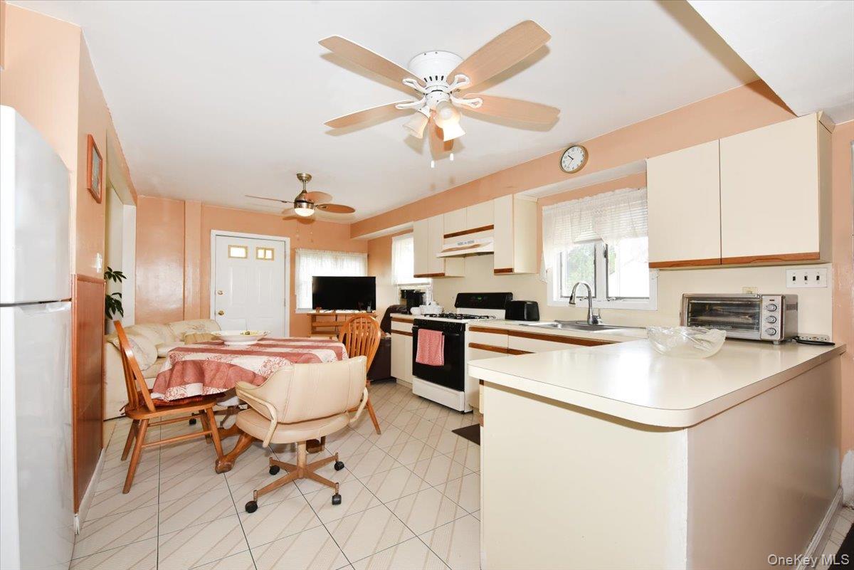 403 Oak Street Property Photo 12