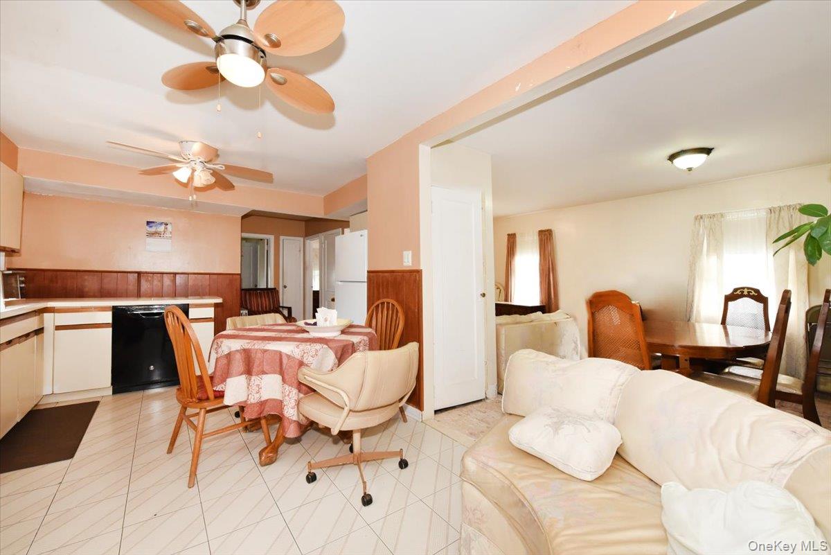 403 Oak Street Property Photo 14