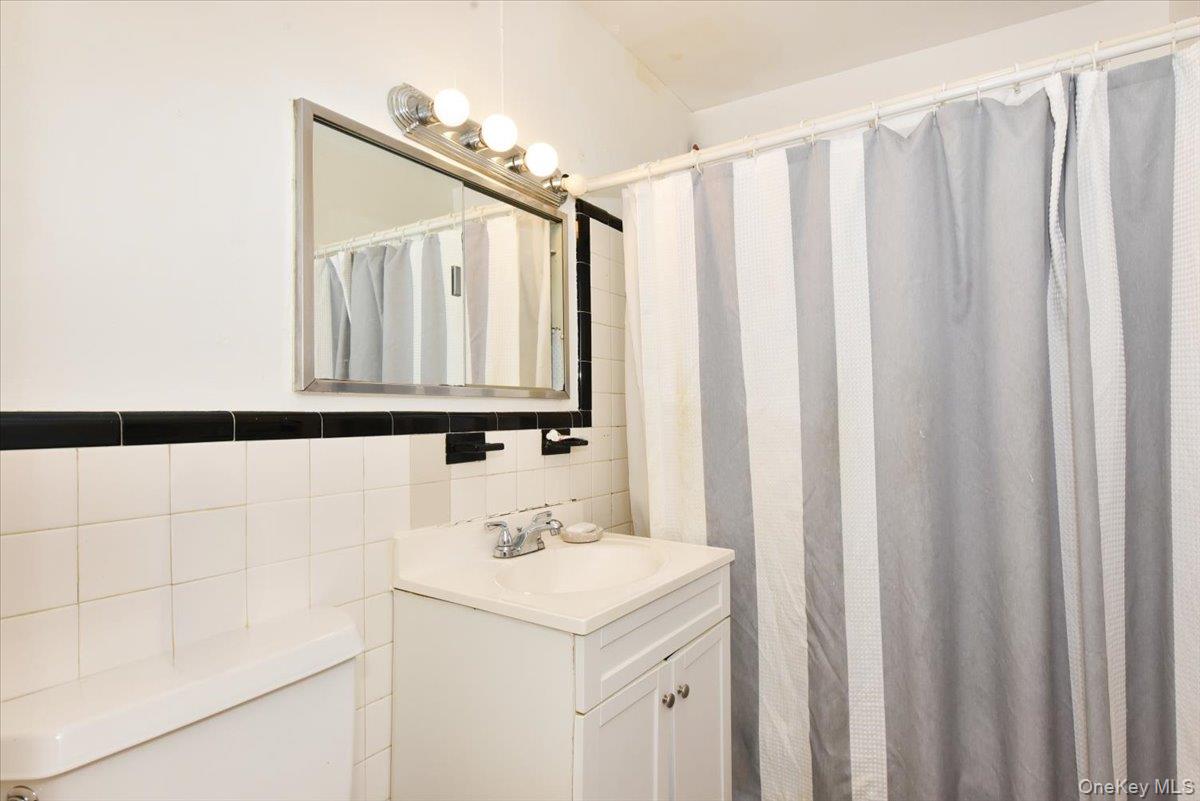 403 Oak Street Property Photo 17