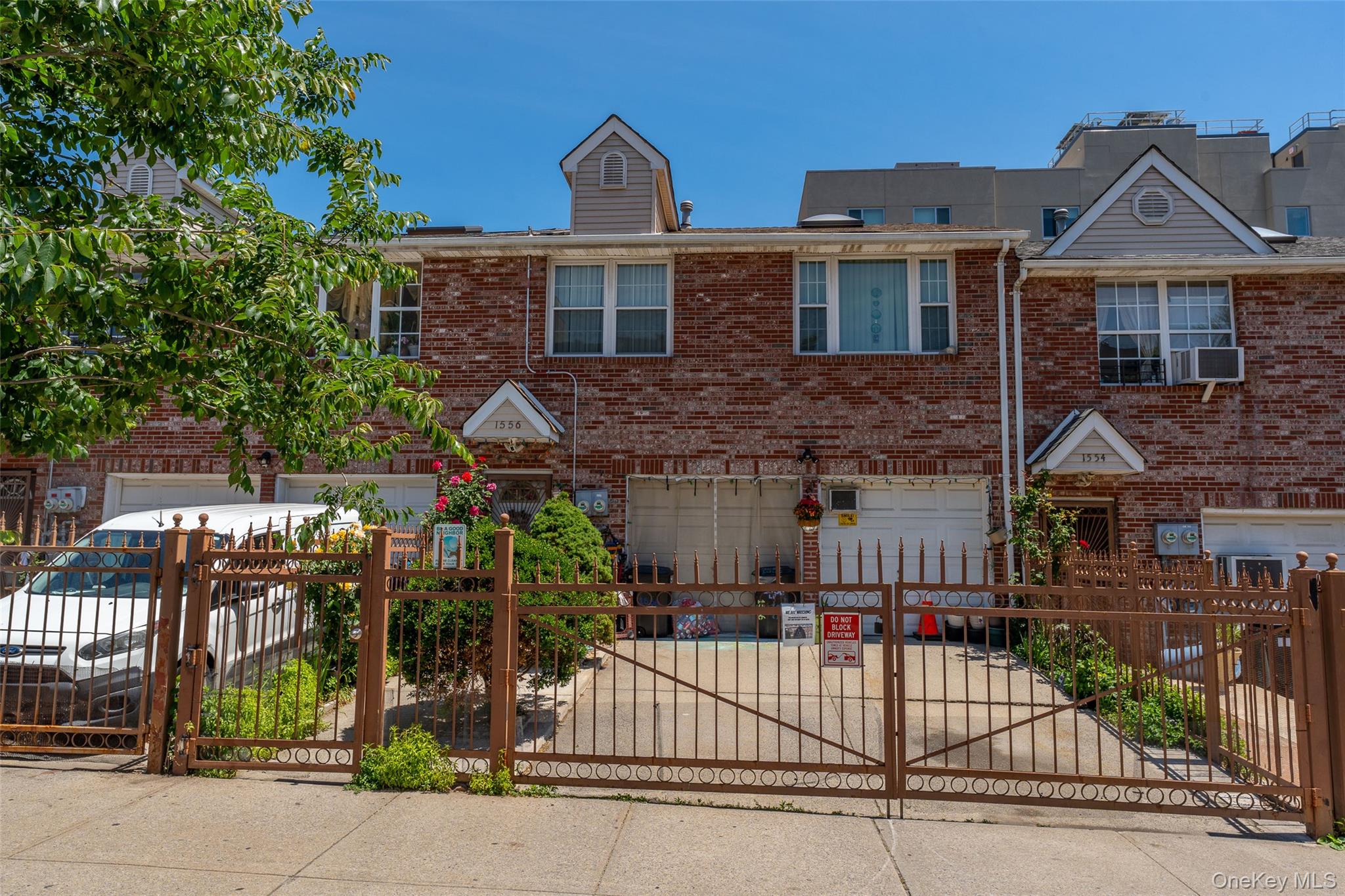 1556 Longfellow Avenue Property Photo 1
