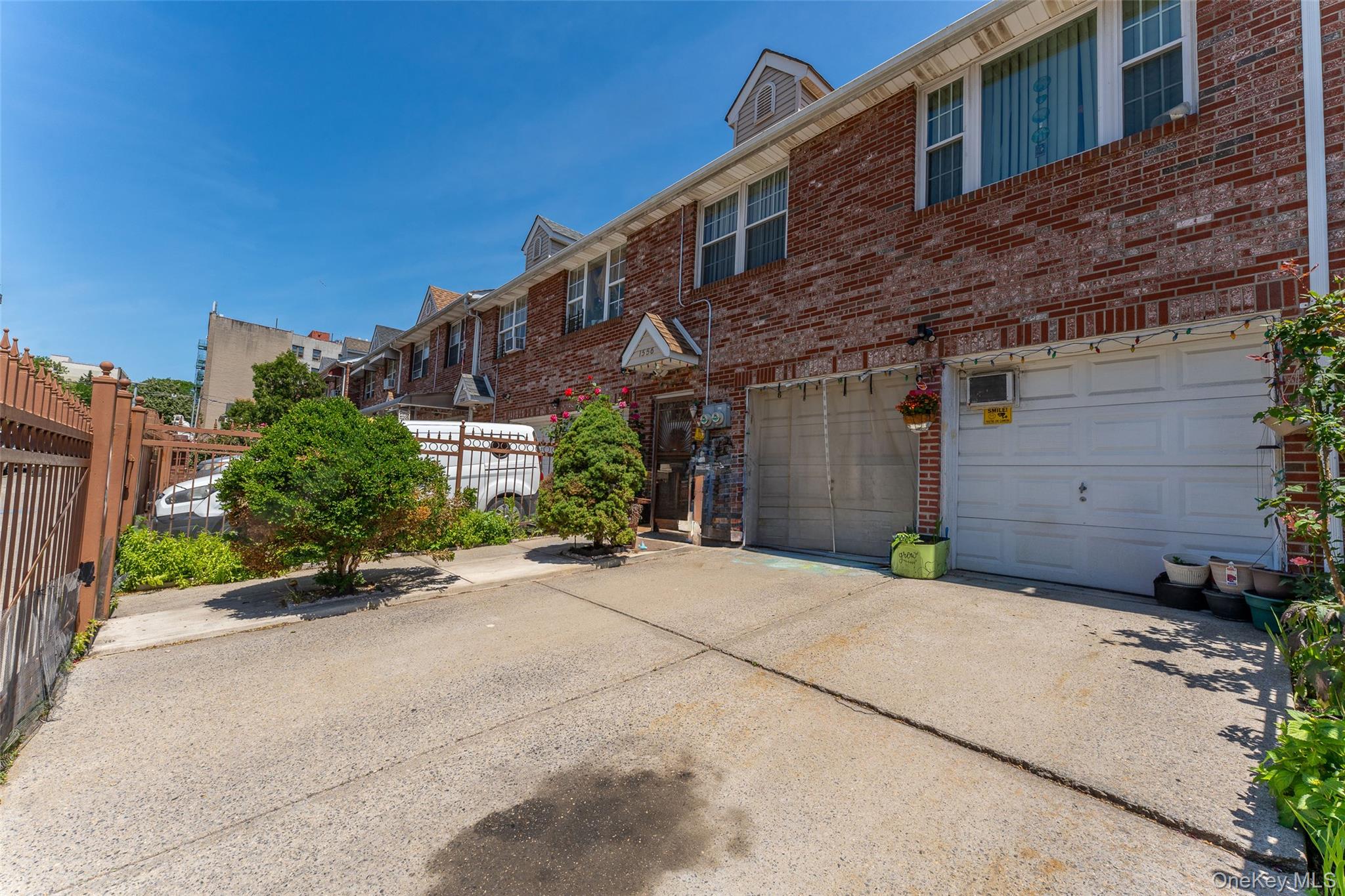 1556 Longfellow Avenue Property Photo 2