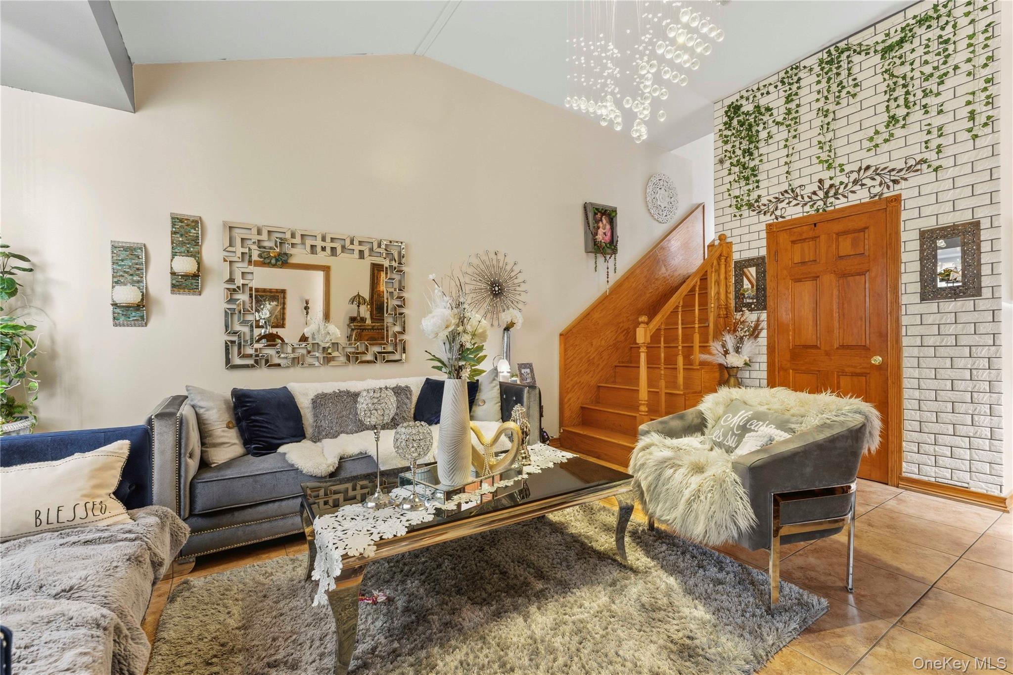 1556 Longfellow Avenue Property Photo 3