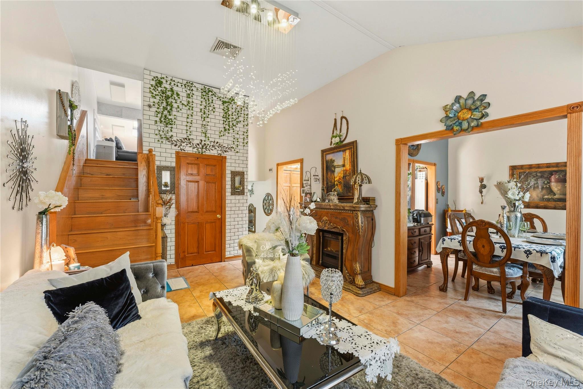 1556 Longfellow Avenue Property Photo 4