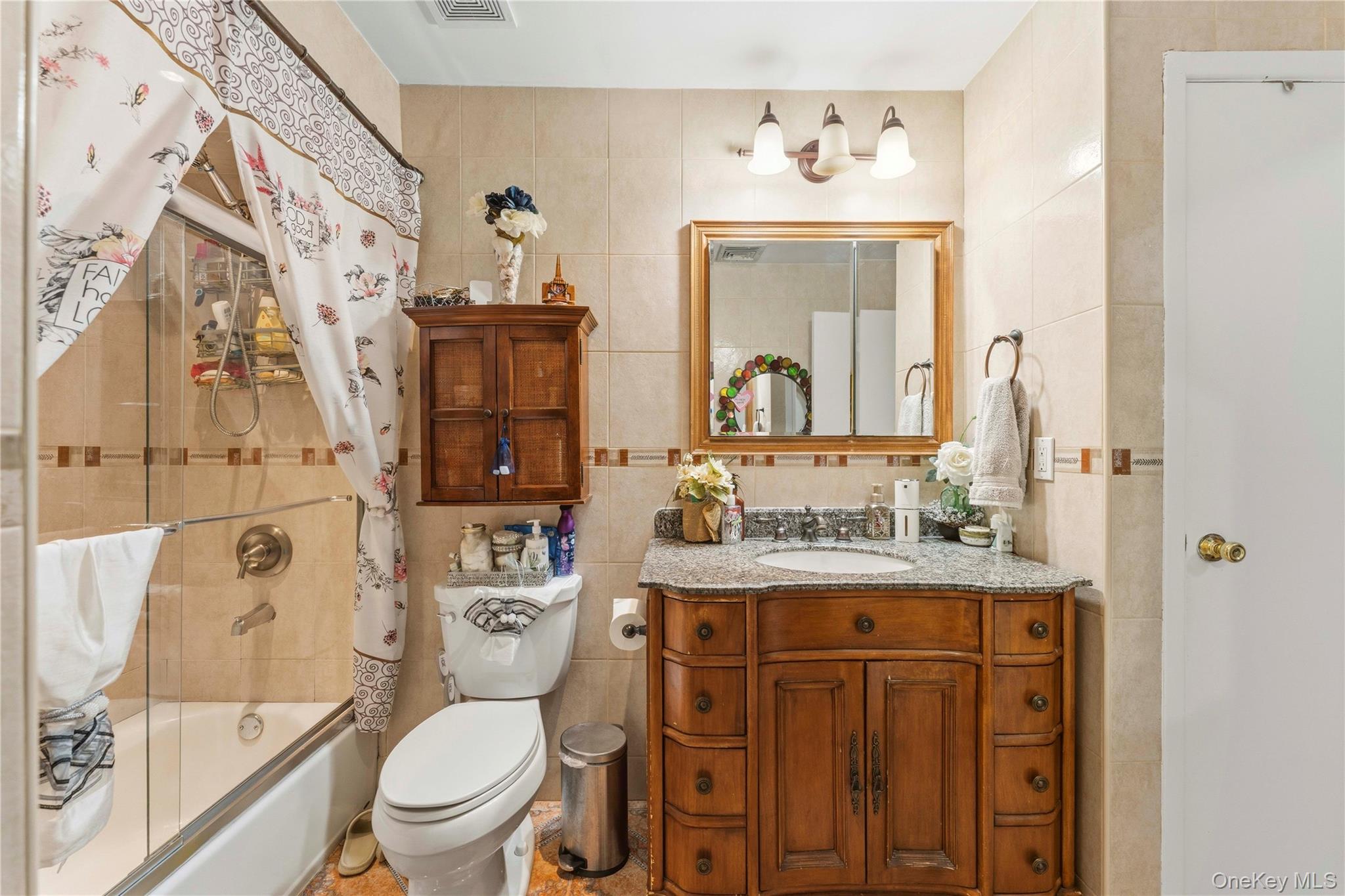1556 Longfellow Avenue Property Photo 8