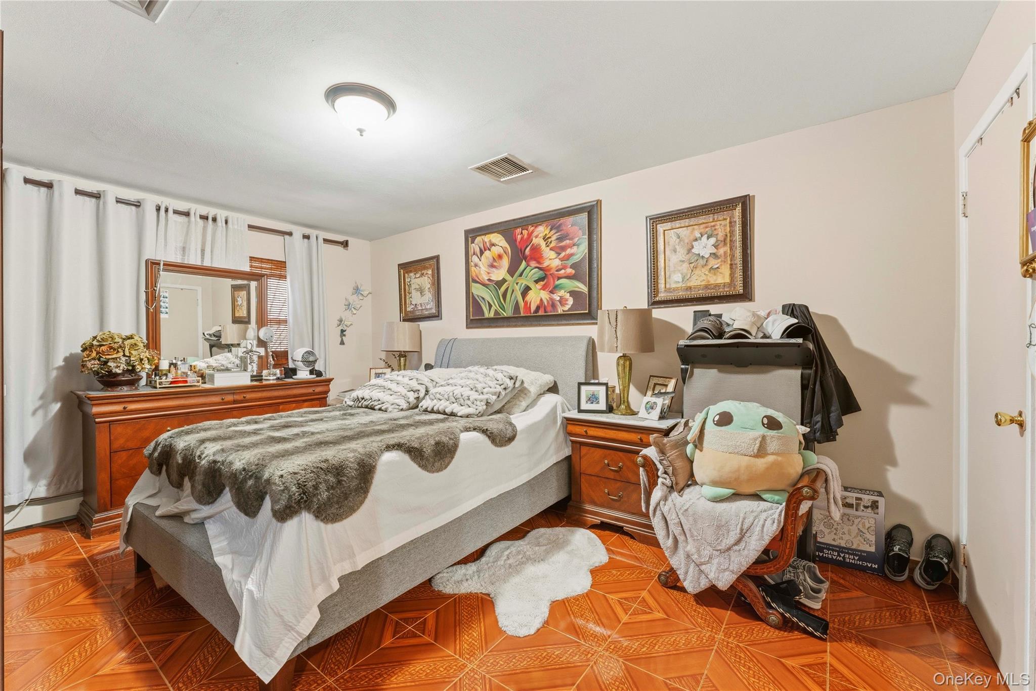 1556 Longfellow Avenue Property Photo 9