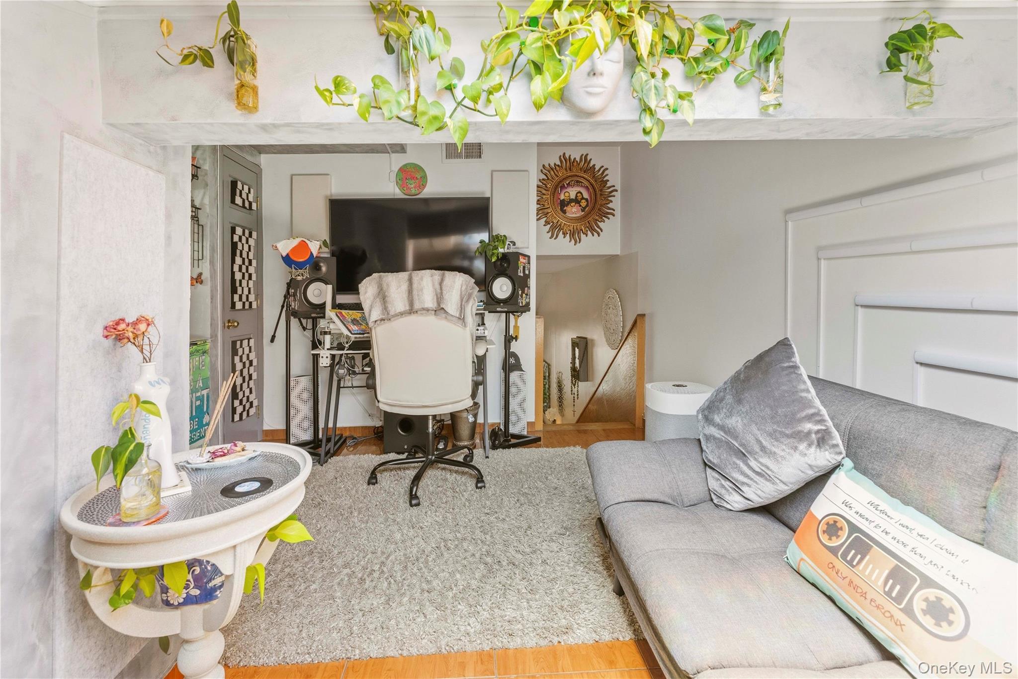 1556 Longfellow Avenue Property Photo 14