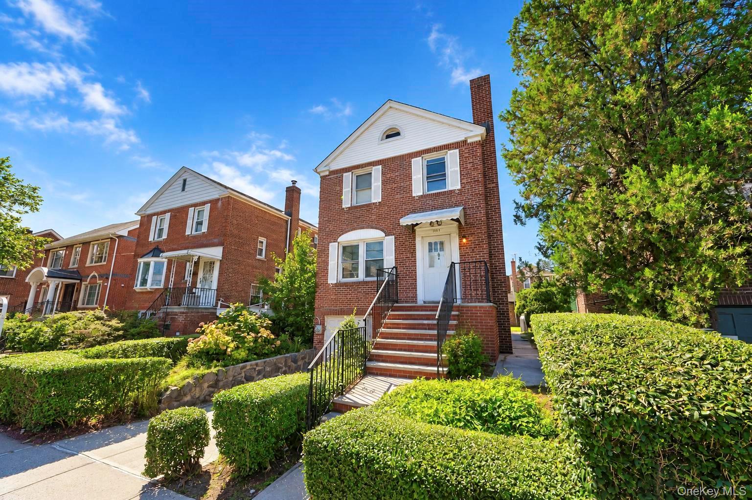 1845 Hering Avenue Property Photo 3
