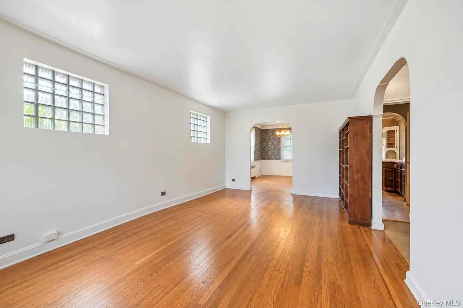 1845 Hering Avenue Property Photo 13