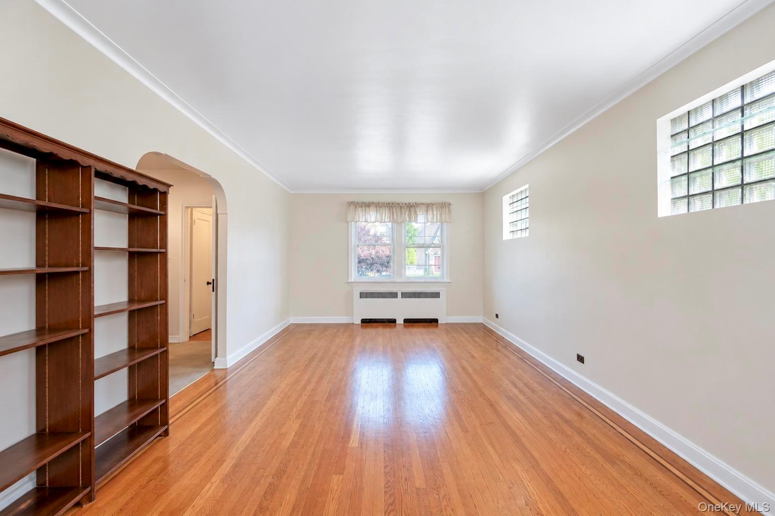 1845 Hering Avenue Property Photo 16