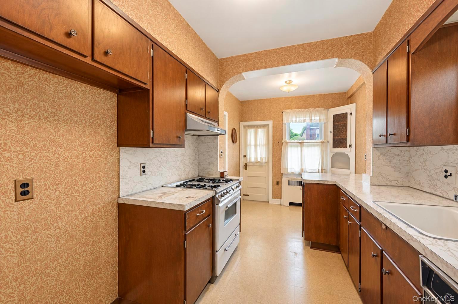 1845 Hering Avenue Property Photo 20