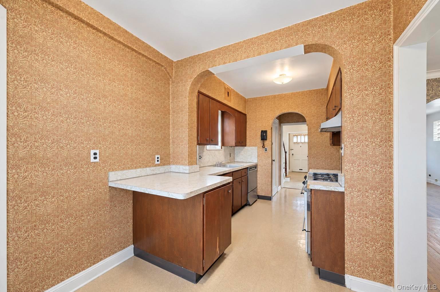 1845 Hering Avenue Property Photo 21